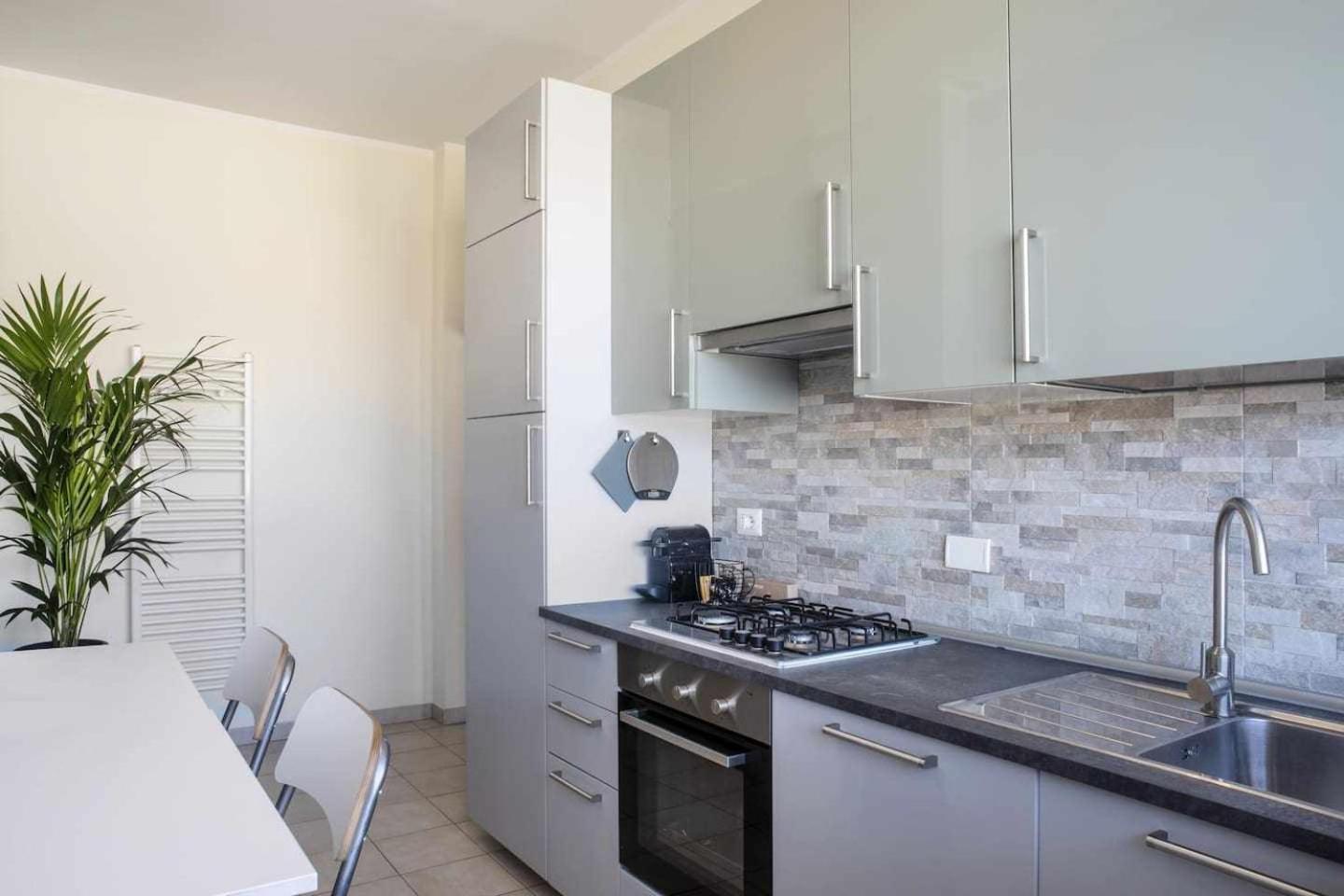 Suite La Montagnola Park 200M Stazione Centrale Bolonia Zewnętrze zdjęcie